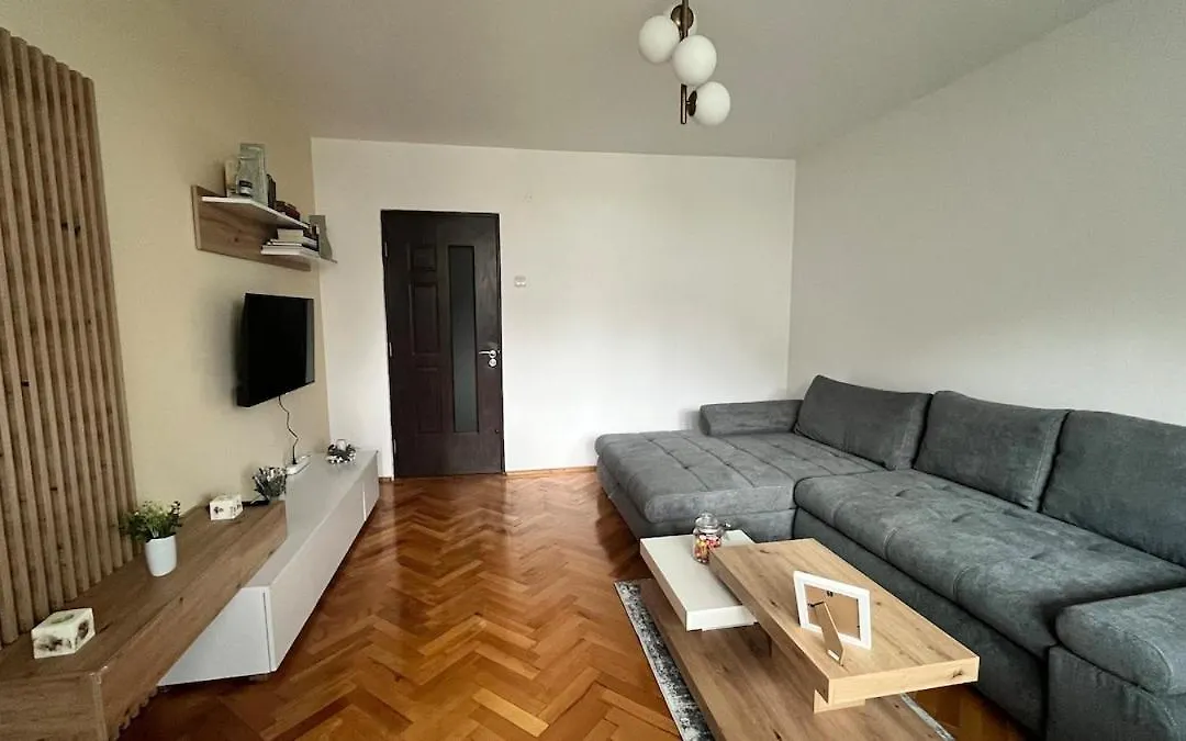 Brasov Hillside Apartment Near City Center-1