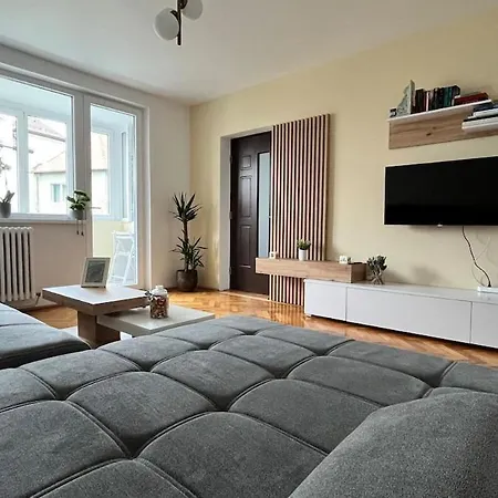 Brasov Hillside Apartment Near City Center-2